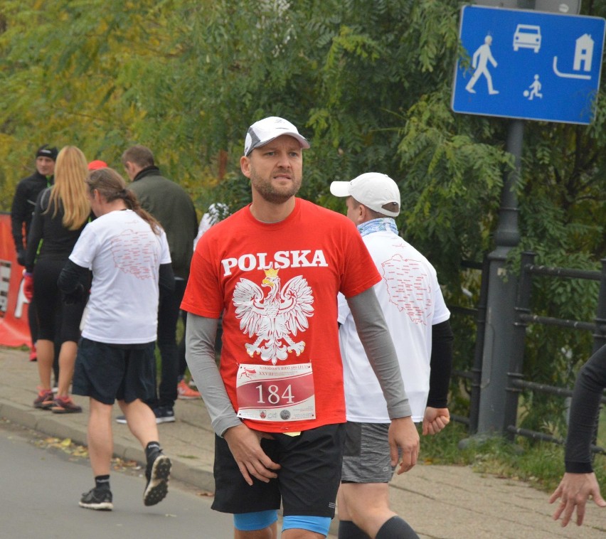 XXVIII Bieg Niepodległości w Malborku [ZDJĘCIA cz. 1]. Sprint na zakończenie 10 km wygrał tczewianin