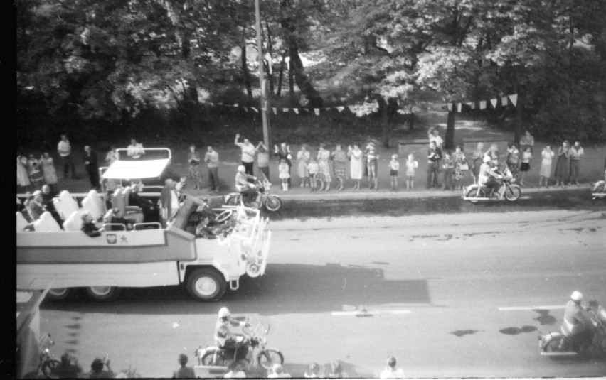 Historia jednego wydarzenia w Gnieźnie. Jan Paweł II w 1979 r. odwiedził Gniezno. To był wielki dzień! Mamy unikalne zdjęcia!