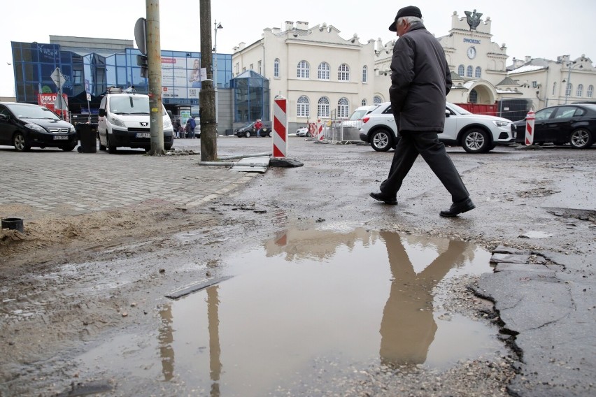 Lublin. Dworzec metropolitalny z siedmiomiesięcznym poślizgiem. Nowa data zakończenia największej z trwających miejskich inwestycji