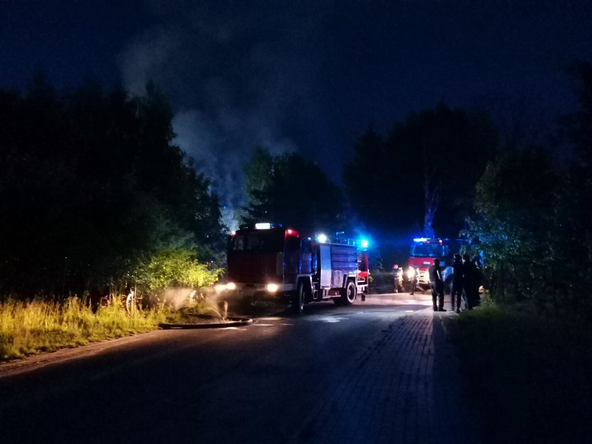 Na miejscu pożaru budynku mieszkalnego w Gdakowie (gm. Prabuty) pracowało siedem zastępów strażackich. Nie ma osób poszkodowanych [ZDJĘCIA]