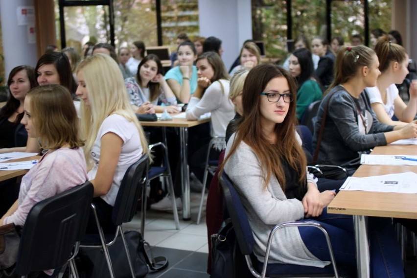 Radomsko: Warsztaty maturalne z Dorotą Nosowską w bibliotece