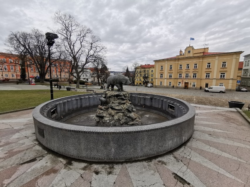 Przemyski rynek, ścisłe centrum miasta. Okazuje się, że o...