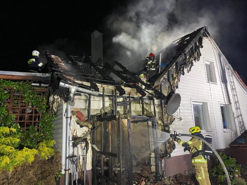 Dziewięć zastępów straży walczyło z pożarem domu w Wilkowie.