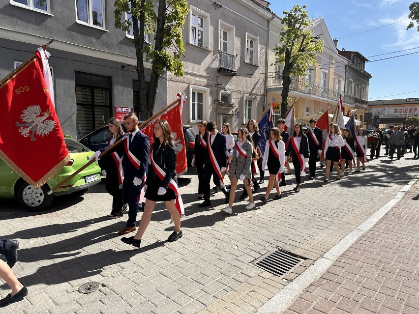 Międzynarodowe Święto  Pracy w Gorlicach. Był pochód i uroczystości przy Pomniku Tysiąclecia Państwa Polskiego