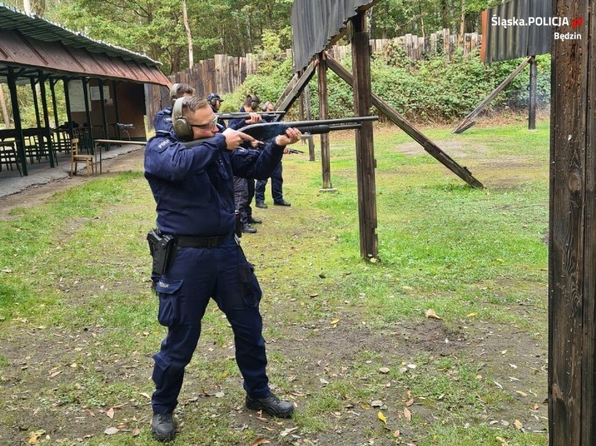 Będzińscy policjanci na strzelnicy w Pyskowicach ćwiczyli...