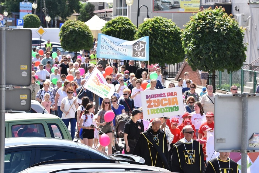 Marsz dla Życia i Rodziny w Augustowie. Ulicami miasta przeszło tysiące ludzi [ZDJĘCIA]