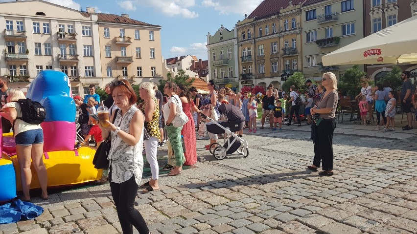 Wakacje w Kaliszu. Taneczny czwartek przy ratuszu