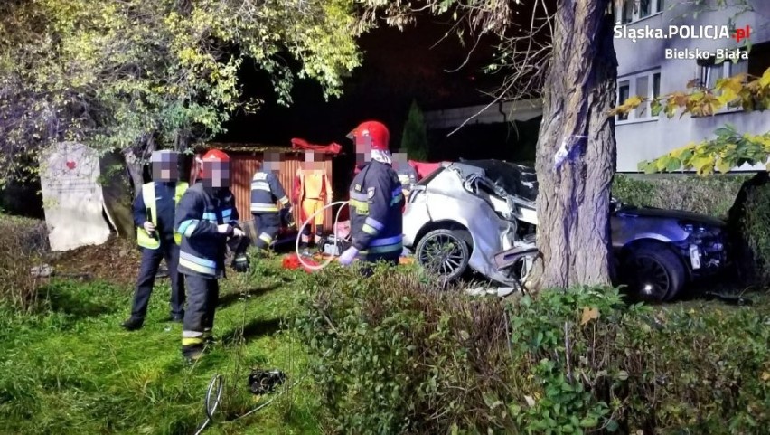 Tragiczny wypadek w Bielsku-Białej na ul. Leszczyńskiej: zginął 22-letni kierowca volkswagena