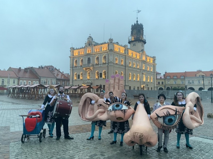 "Zmysły" spektakl w Jarosławiu z udziałem widzów