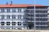 Wielki remont w Zespole Szkół Elektronicznych w Radomiu: budynek jest ocieplany, szkoła będzie miała nowe boiska