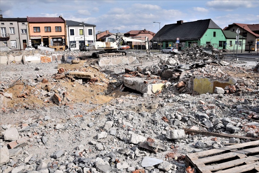 Handlowiec w Poddębicach zniknął już praktycznie z powierzchni ziemi. Zobacz jak wygląda teraz centrum miasta ZDJĘCIA