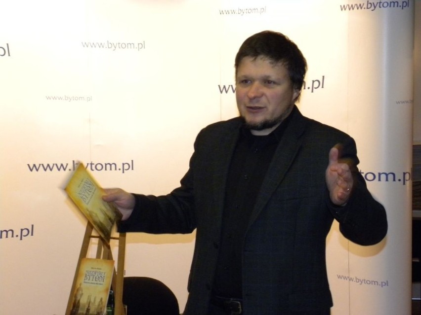 Pisarz, poeta, dziennikarz Marcin Hałaś.