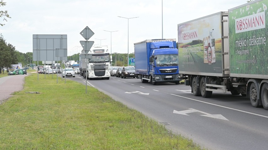 Grudziądz. Wypadek przy "Castoramie". "Średnicówka" była zablokowana [zdjęcia]