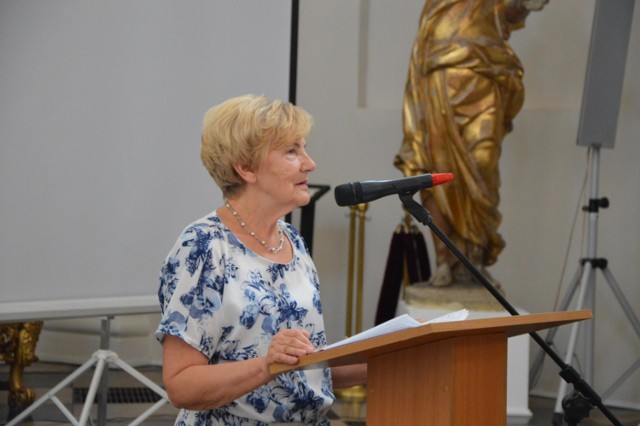 Słuchacze Łowickiego Uniwersytetu Trzeciego Wieku w środę (3 października) zainaugurowali kolejny rok akademicki w sali barokowej Muzeum w Łowiczu