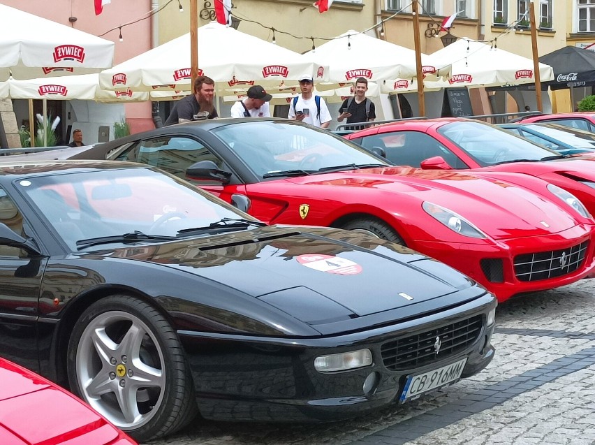 Zobacz Ferrari na Placu Ratuszowym! Trwa Supercars Mountain Challenge