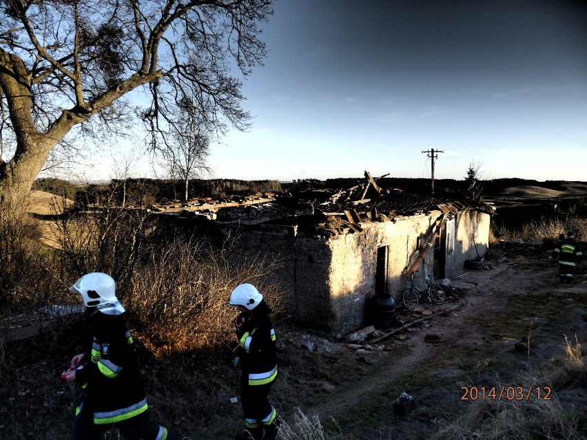 Rzym (gmina Gniew): Zawalił się dach budynku mieszkalnego. 8 osób ewakuowanych [ZDJĘCIA]