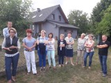 Protest mieszkańców Laryskiej. Nie chcą sprzedaży działki na Fabrycznej ZDJĘCIA