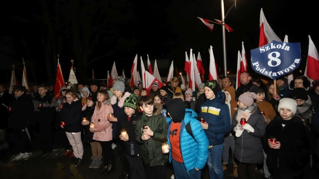 W Białogonie w Kielcach odsłonięto pomnik poświęcony powstańcom styczniowym,  wśród gości było wiele dzieci i młodzież z kieleckich szkół. 

Zobacz kolejne zdjęcia z uroczystości