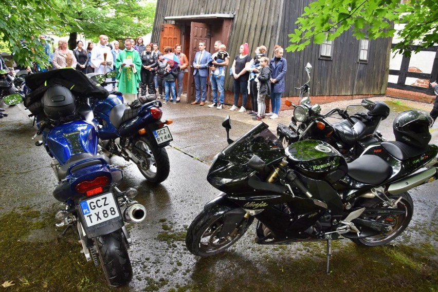 Człuchowscy motocykliści w akcji Rzeczenica pomaga Tobiaszowi i Szymonowi