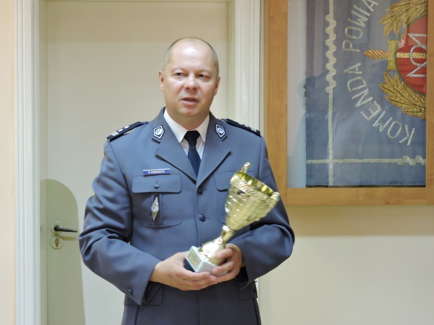 Awanse i wyróżnienia dla policjantów Komendy Policji w Złotowie