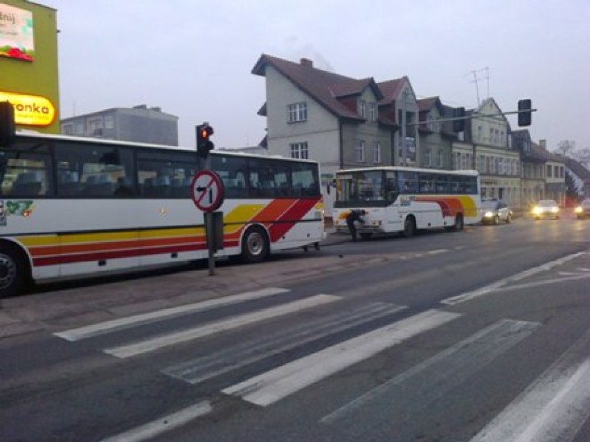 Policja w Międzychodzie: Autobus zablokował skrzyżowanie