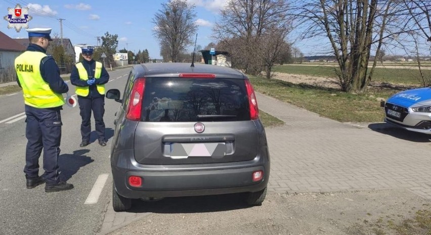 Przez cały weekend policjanci z Białej Podlaski patrolowali cały powiat sprawdzając, czy mieszkańcy przestrzegają zasad i są na kwarantannie