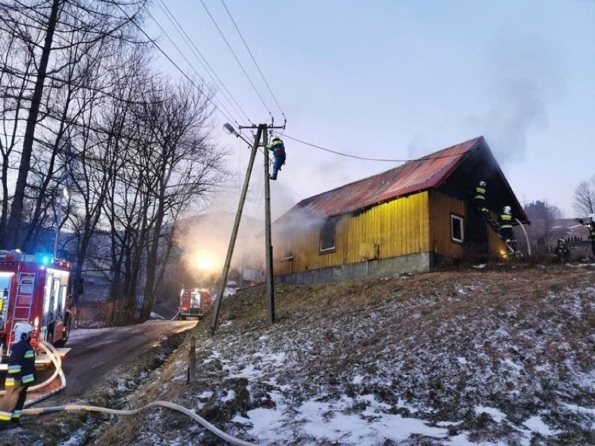 Spłonęła świetlica w Barnowcu. Gospodynie apelują: Pomóżcie nam odbudować serce wsi!