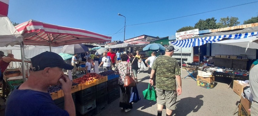 Upalny piątek 26 sierpnia i tłumy na kieleckich bazarach. Zobacz na zdjęciach, co się działo 