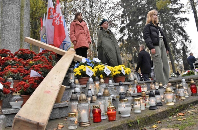 Tak przebiegało Wszystkich Świętych na cmentarzach w Inowrocławiu i Pakości