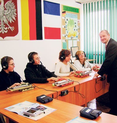 Przemysław Czerwiński w Dąbrowie Górniczej uczy niedowidzącą młodzież angielskiego