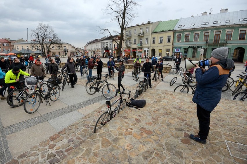 Masa krytyczna w Kielcach w obronie zieleni