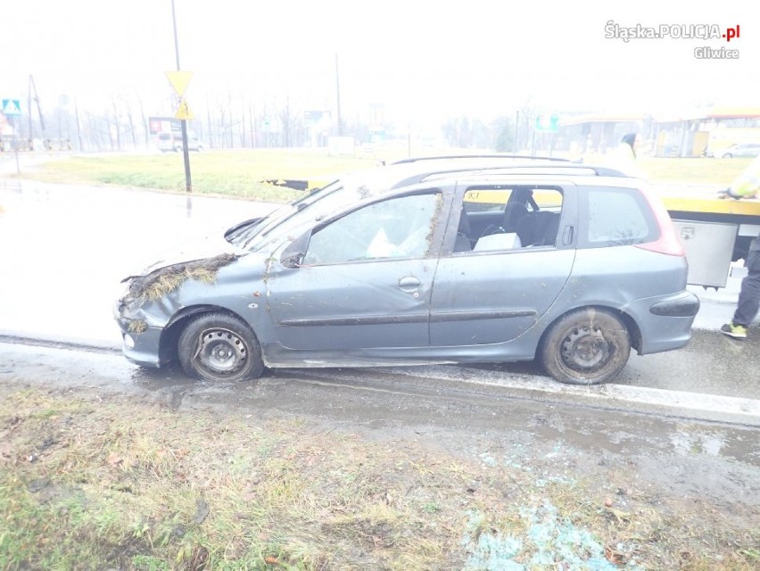 Gliwice. Samochód dachował na Tarnogórskiej. Kierowca był pijany.