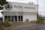 Dawny Hotel Mieszko noclegownią dla bezdomnych. Czy ktoś się nim zajmie?