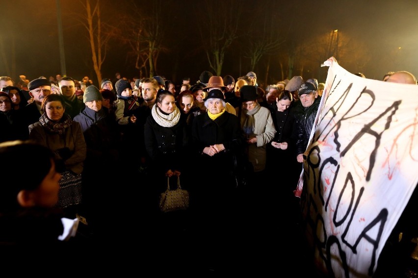 Mieszkańcy Piotrkowa trybunalskiego protestowali przed...