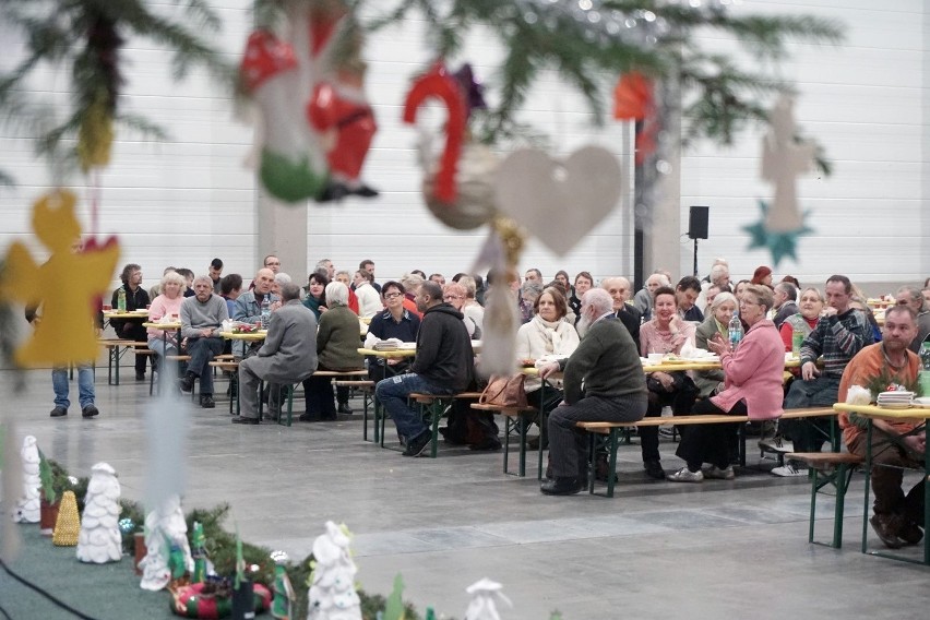 "Wigilia dla samotnych" w hali Expo w Łodzi [ZDJĘCIA]