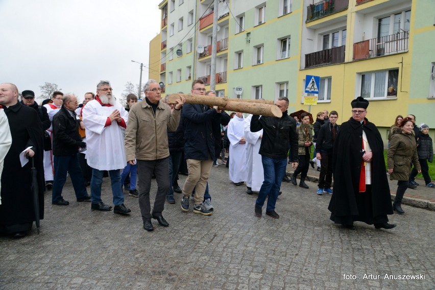 W Drodze Krzyżowej w Międzyrzeczu wzięło udział kilkaset...