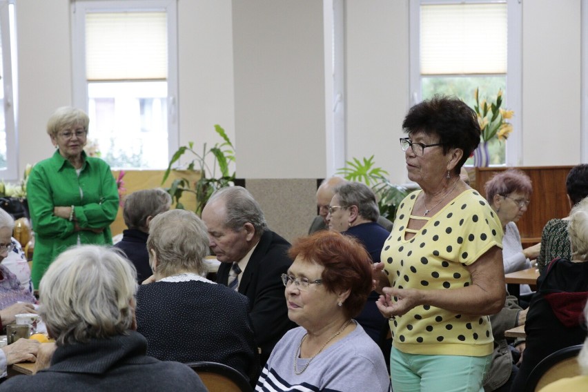 Seniorzy z Klubu Złoty Wiek, działającego przy SM Piast w Złotowie, świętowali w Ziemowicie koniec lata.