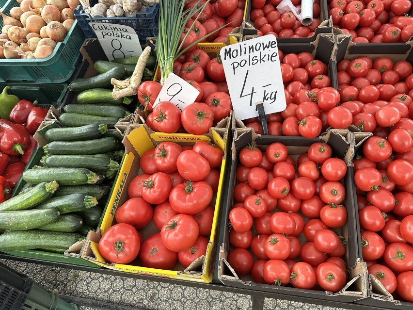 Sprawdź ceny warzyw i owoców na targu w Końskich na...