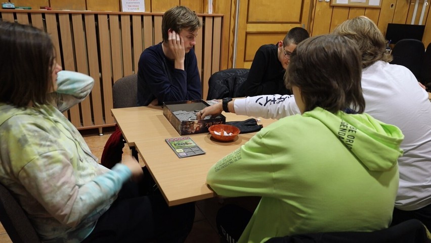 Wieczór gier planszowych w lęborskiej filii biblioteki pedagogicznej [WIDEO]