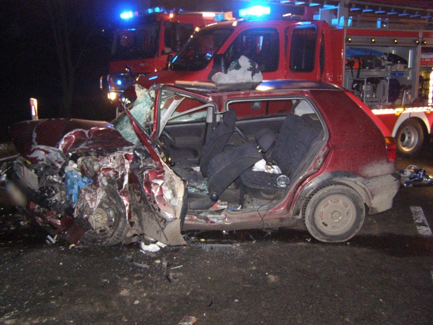 Wypadek na drodze 22 koło Królewa. Zderzenie dwóch samochodów osobowych