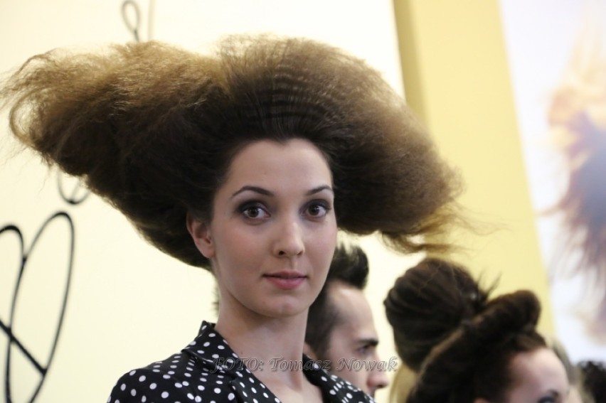 Na MTP zaprezentowano fryzjerskie i kosmetyczne trendy na...
