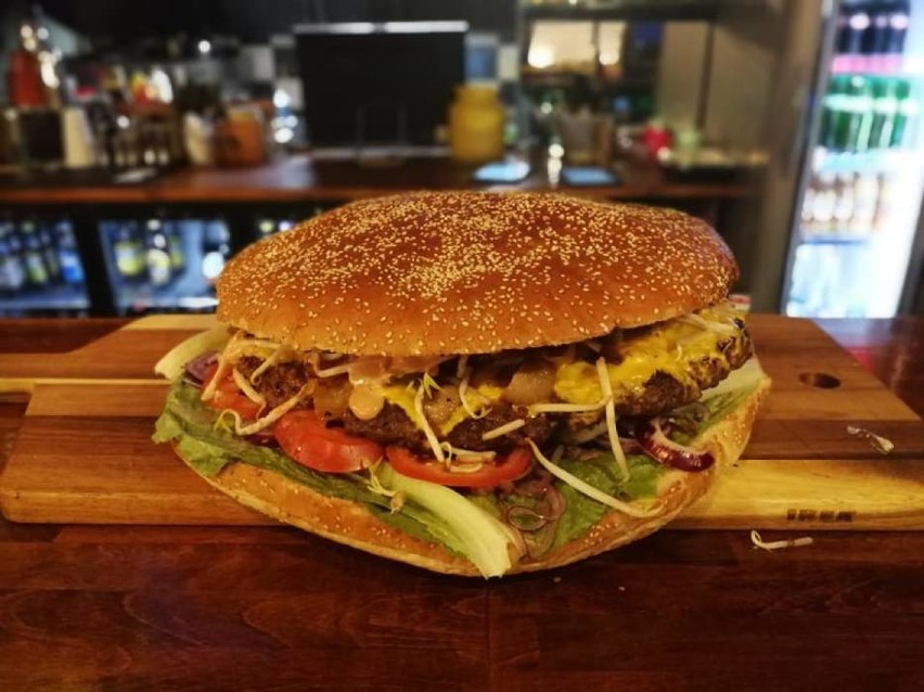 Ostatnia edycja Burger Battle w Hot Burger Bistro. Pokonaj mega burgera. Weź udział w rywalizacji! 