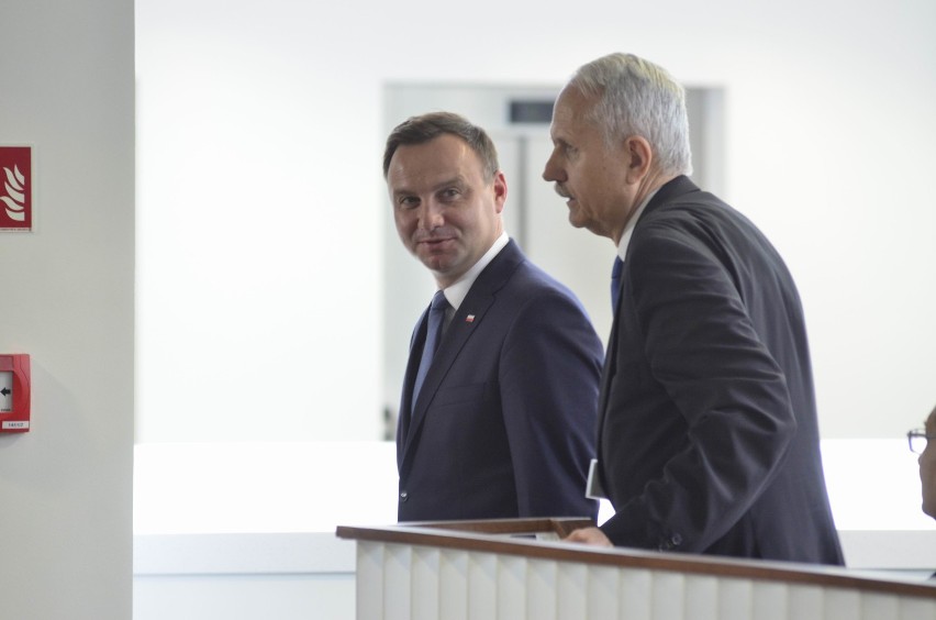 Prezydent Andrzej Duda w  Centrum Badawczym Polskiego Internetu Optycznego