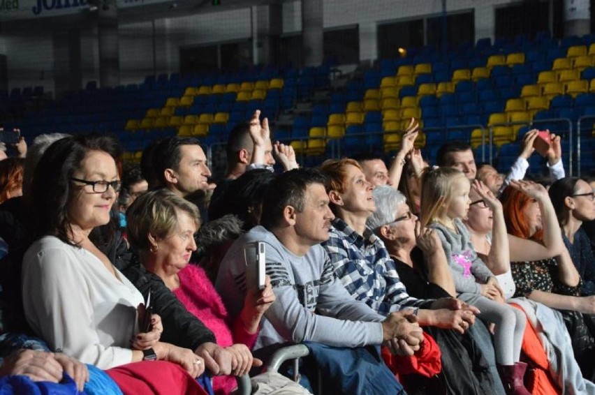 Koncert Zenka Martyniuka w Bełchatowie. Gwiazda disco polo ma kłopoty [ZDJĘCIA]