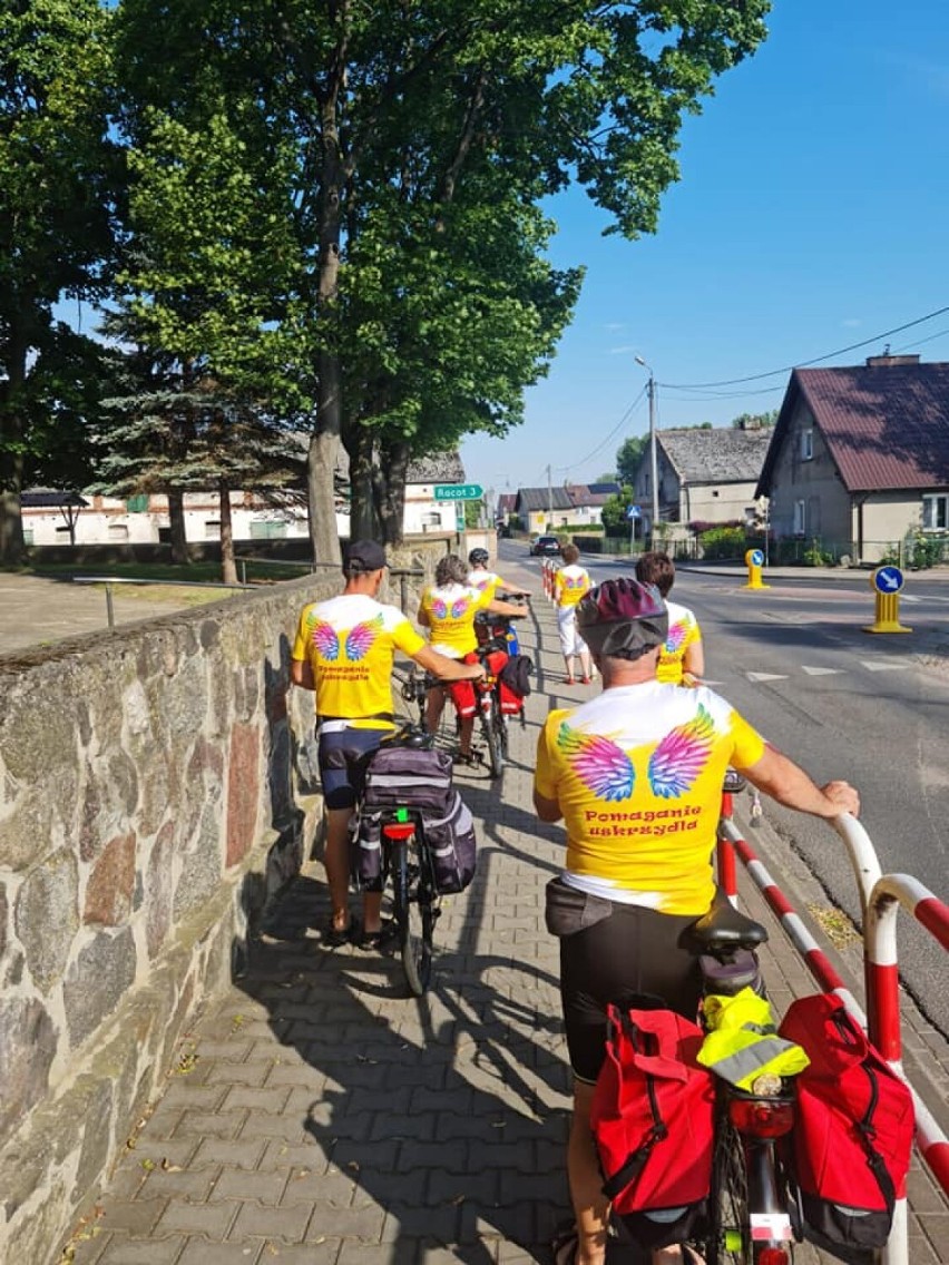 Śmigiel. Rowerami do Częstochowy. Pomaganie uskrzydla