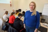 Ponad 300 obywateli Ukrainy skorzysta z projektu "Wzmocnienie samodzielności obywateli Ukrainy" w Kielcach. Tak uczą się języka polskiego