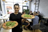 500 stopni - pizza neapolitańska. Nowa pizzeria już otwarta! W sercu Białegostoku można spróbować neapolitańskiej kuchni (ZDJĘCIA, WIDEO)