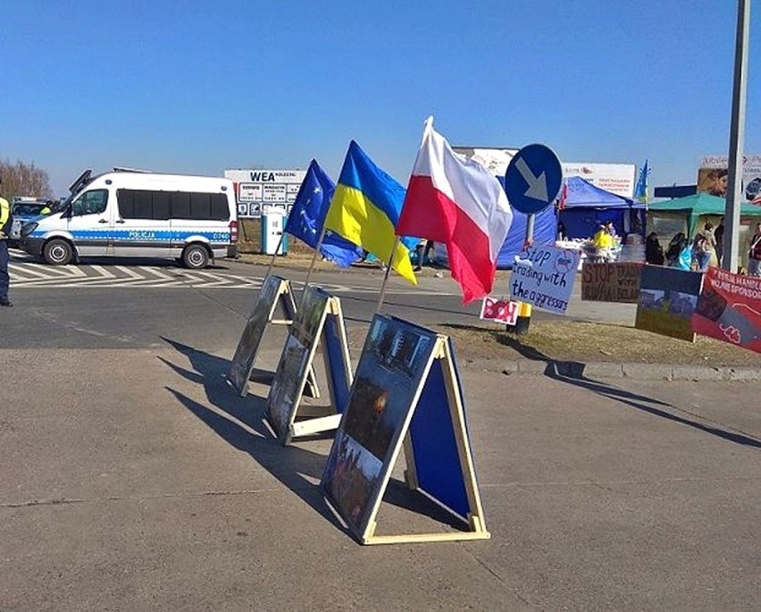 Koroszczyn. Protest aktywistów na przejściu granicznym Kukuryki-Kozłowicze zawieszony. Przewoźnicy szykują odpowiedź