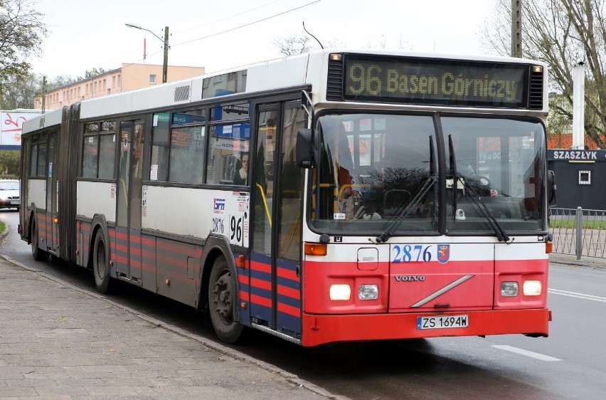 Dziś linia nr 96 jeździ z osiedla Kasztanowego na Basen...