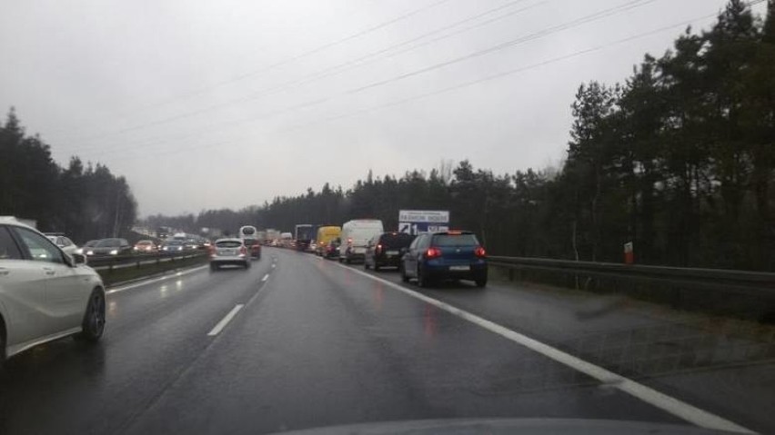 Gigantyczny korek na A4, na długości 10 km! Samochody stoją na trasie od Mysłowic do Katowic